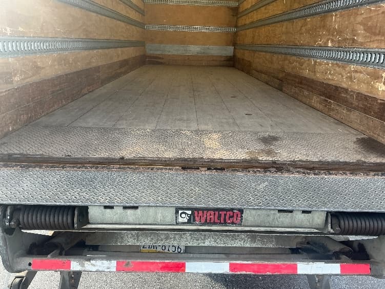 2019 Freightliner M2 106 — photo 10