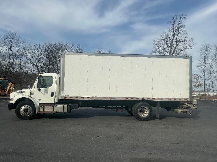 2019 Freightliner M2 106 — photo 4
