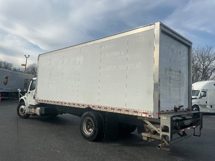 2019 Freightliner M2 106 — photo 6