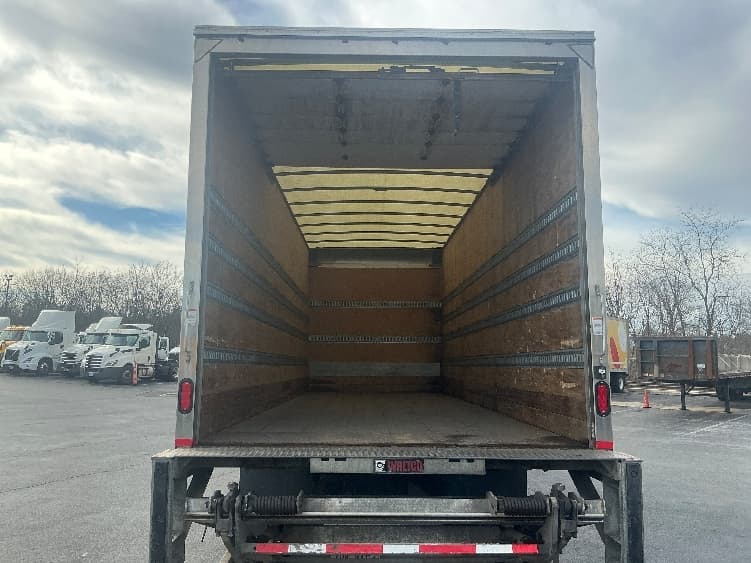 2019 Freightliner M2 106 — photo 8