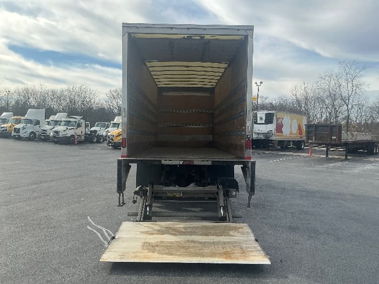 2019 Freightliner M2 106 — photo 9