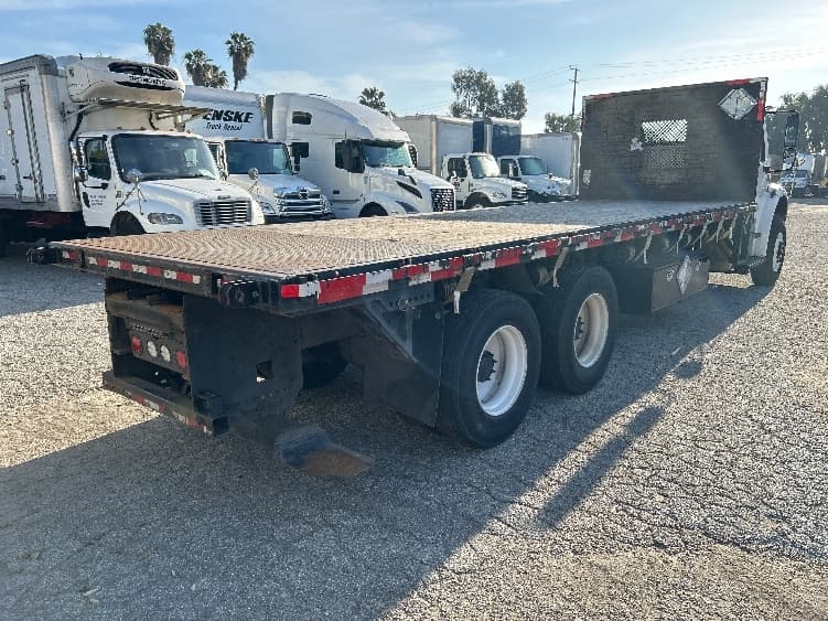 2019 Freightliner M2 106 — photo 9