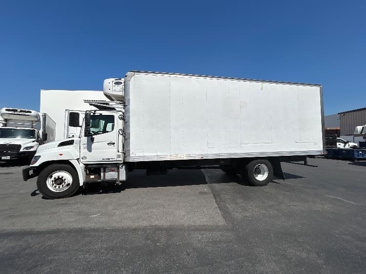 2019 Hino 268 — photo 4