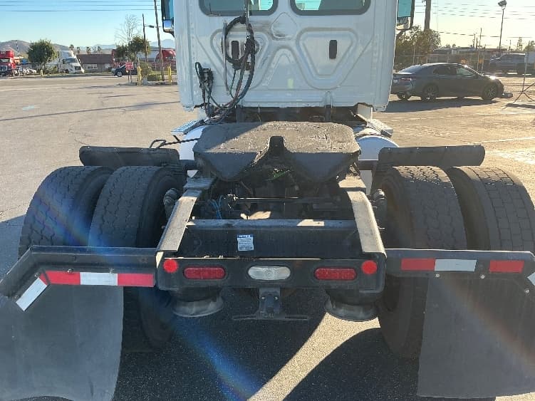 2019 Freightliner Cascadia — photo 6