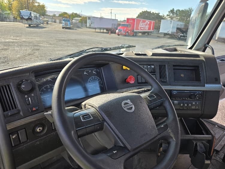 2019 Volvo VNL 300 — photo 10