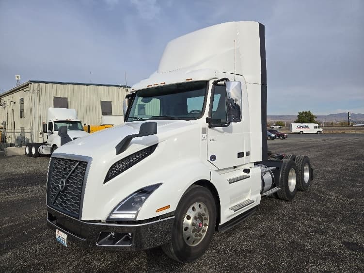 2019 Volvo VNL 300 — photo 3