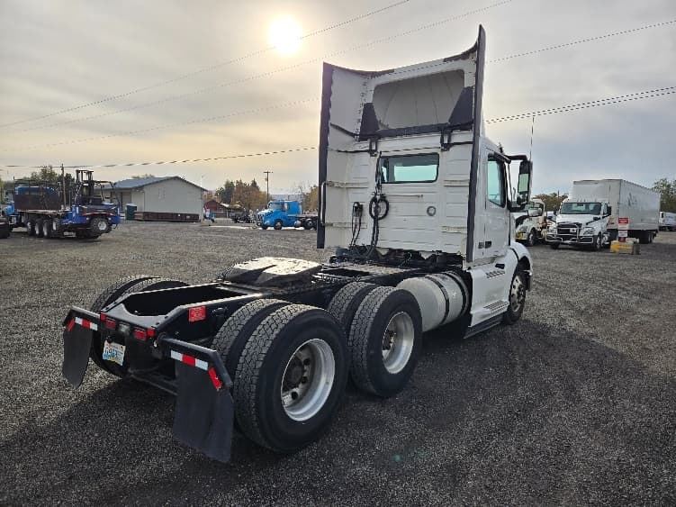 2019 Volvo VNL 300 — photo 7