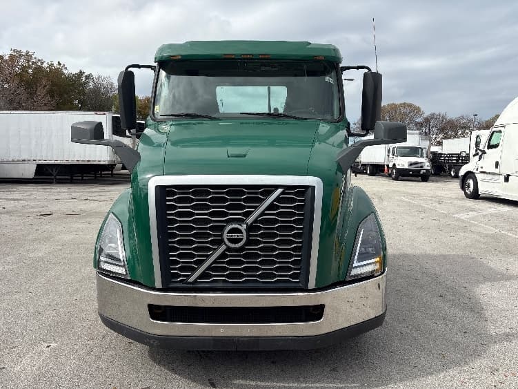 2019 Volvo VNL 300 — photo 2