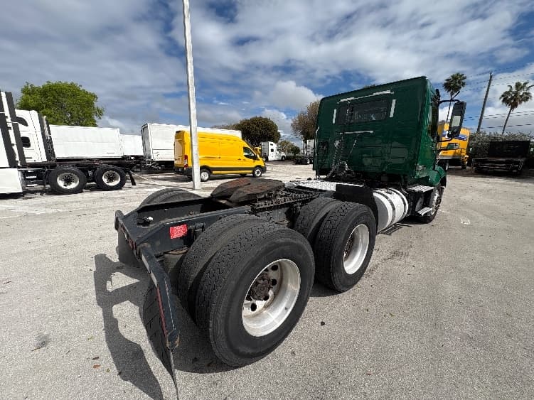 2019 Volvo VNL 300 — photo 7
