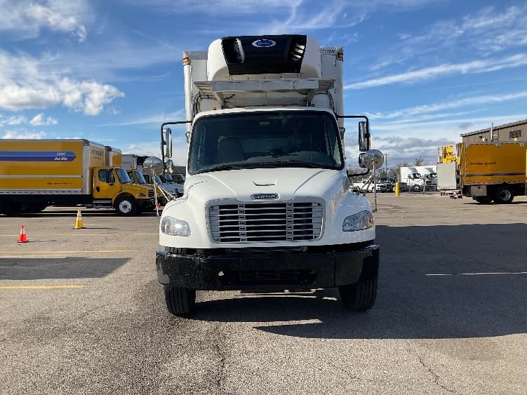 2019 Freightliner M2 106 — photo 2
