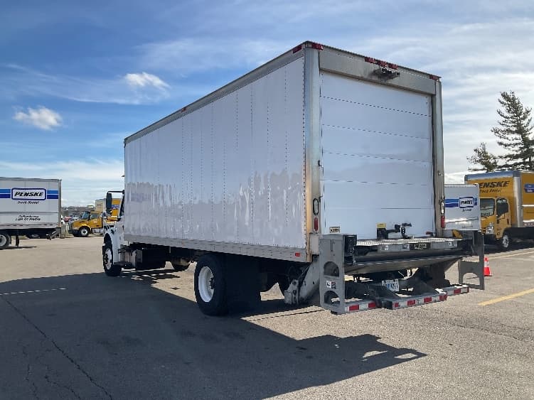 2019 Freightliner M2 106 — photo 6