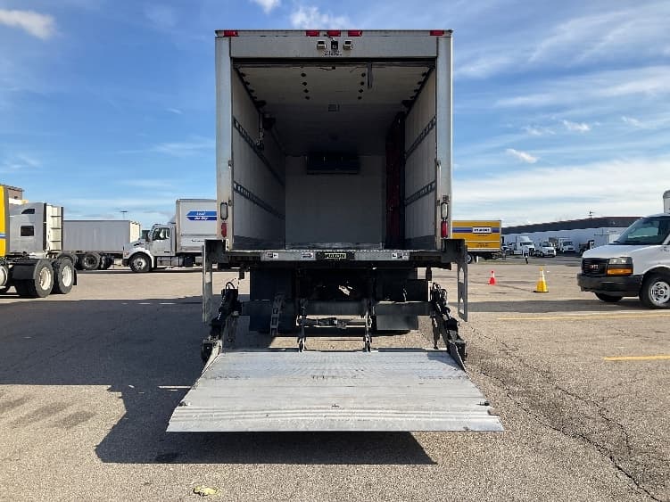 2019 Freightliner M2 106 — photo 9