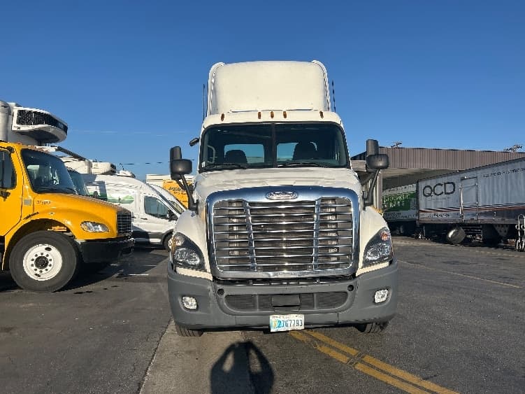 2019 Freightliner Cascadia — photo 2