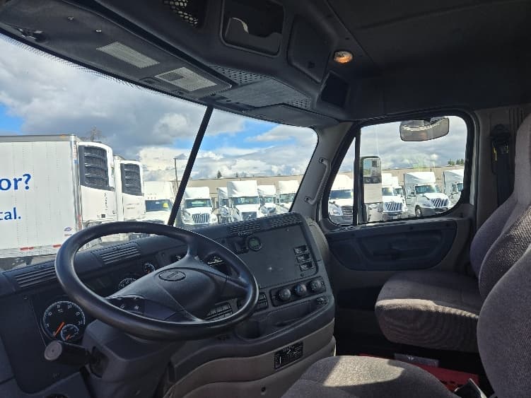 2019 Freightliner Cascadia — photo 10