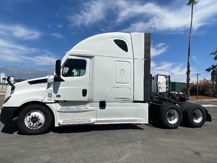 2024 Freightliner Cascadia — photo 4