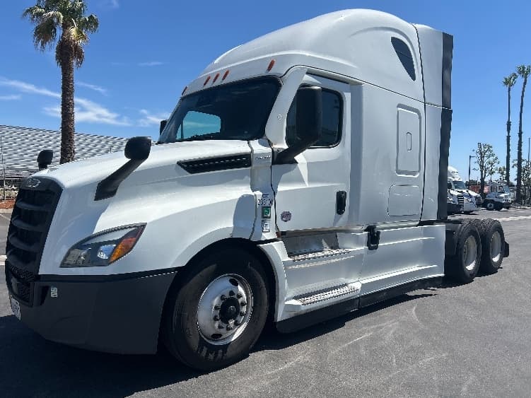 2024 Freightliner Cascadia — photo 3