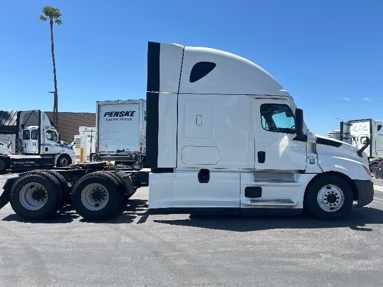 2024 Freightliner Cascadia — photo 8