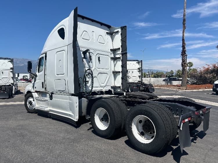 2024 Freightliner Cascadia — photo 5