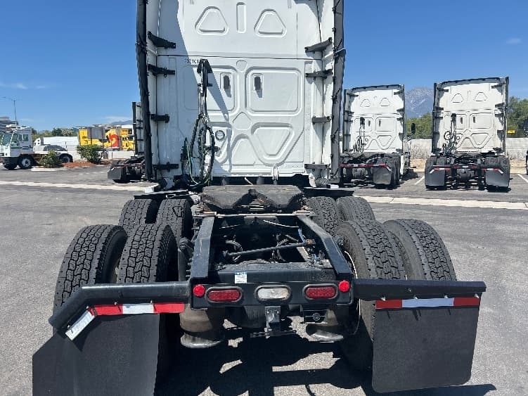 2024 Freightliner Cascadia — photo 6