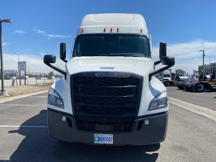 2024 Freightliner Cascadia — photo 2