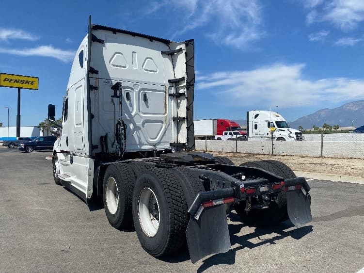 2024 Freightliner Cascadia — photo 5