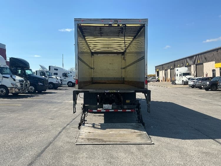 2019 Freightliner M2 106 — photo 9