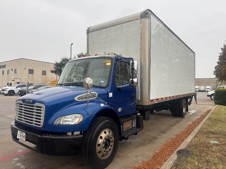 2019 Freightliner M2 106 — photo 3