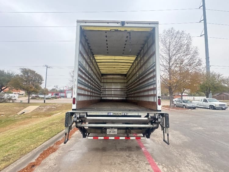 2019 Freightliner M2 106 — photo 8