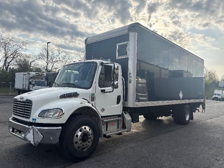2019 Freightliner M2 106 — photo 3