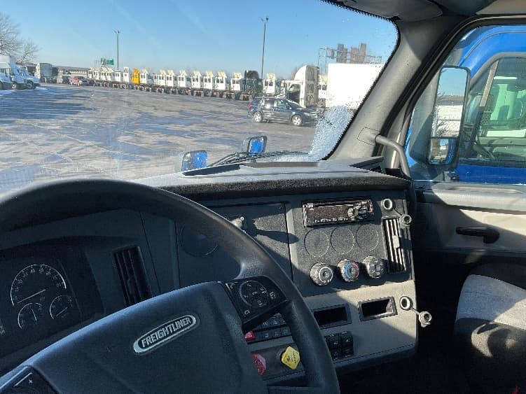 2019 Freightliner Cascadia — photo 10