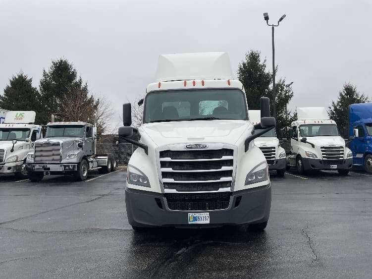 2019 Freightliner Cascadia — photo 2