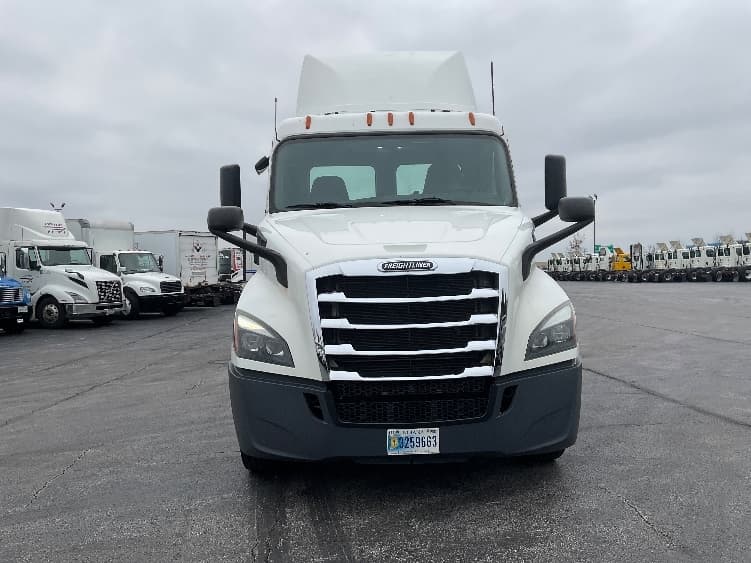 2019 Freightliner Cascadia — photo 2