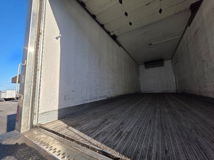 2019 Hino 338 — photo 10