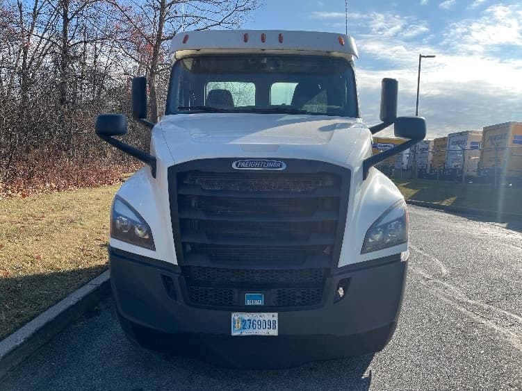 2019 Freightliner Cascadia — photo 2