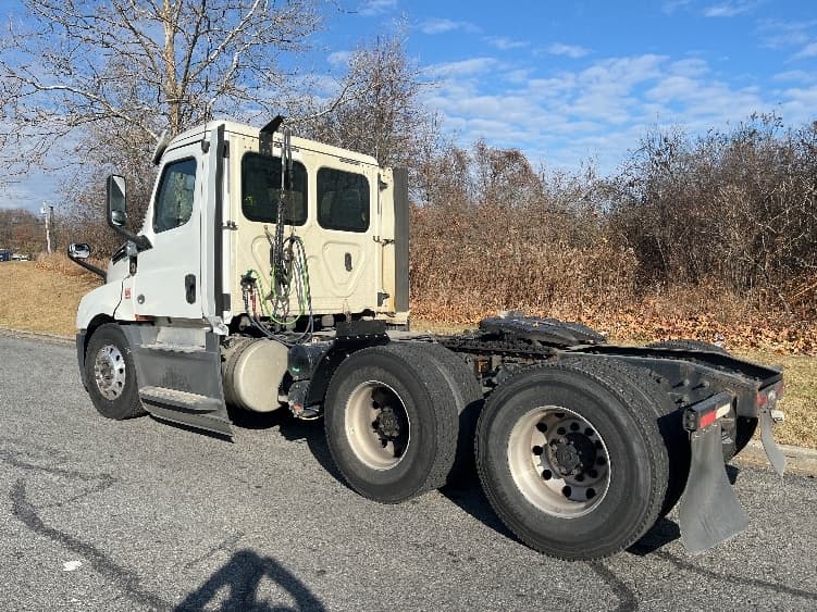 2019 Freightliner Cascadia — photo 5