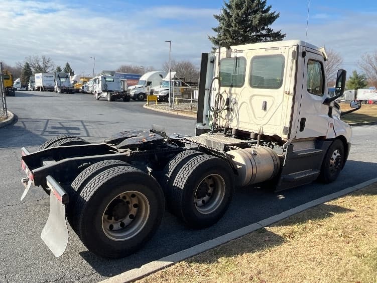 2019 Freightliner Cascadia — photo 7
