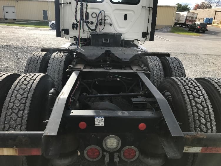 2019 Freightliner Cascadia — photo 6