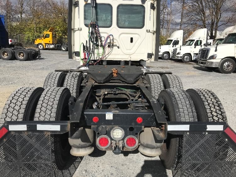 2019 Freightliner Cascadia — photo 6