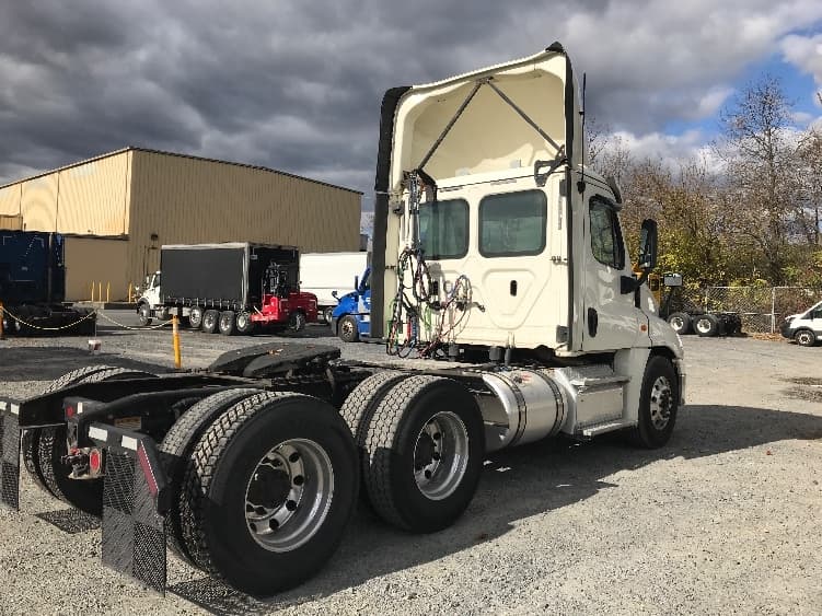 2019 Freightliner Cascadia — photo 7
