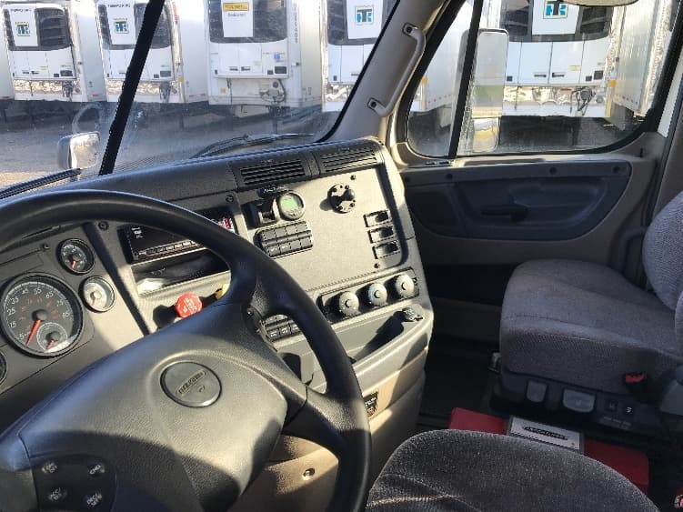 2019 Freightliner Cascadia — photo 10