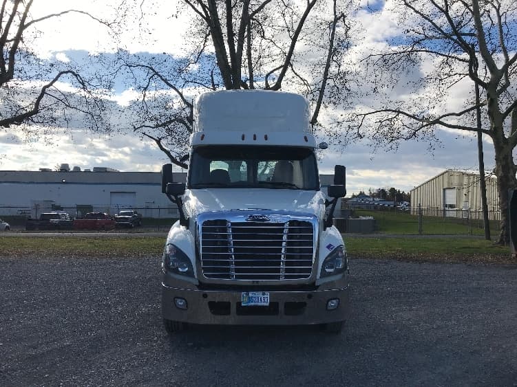 2019 Freightliner Cascadia — photo 2