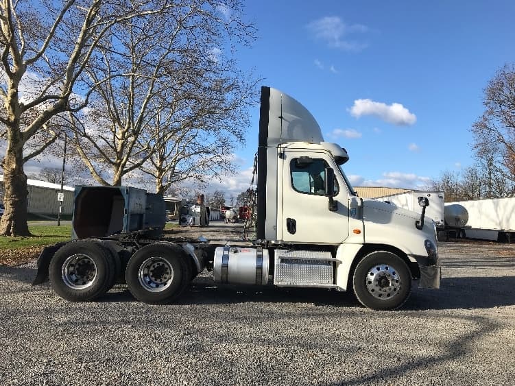 2019 Freightliner Cascadia — photo 8