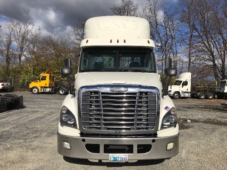 2019 Freightliner Cascadia — photo 2