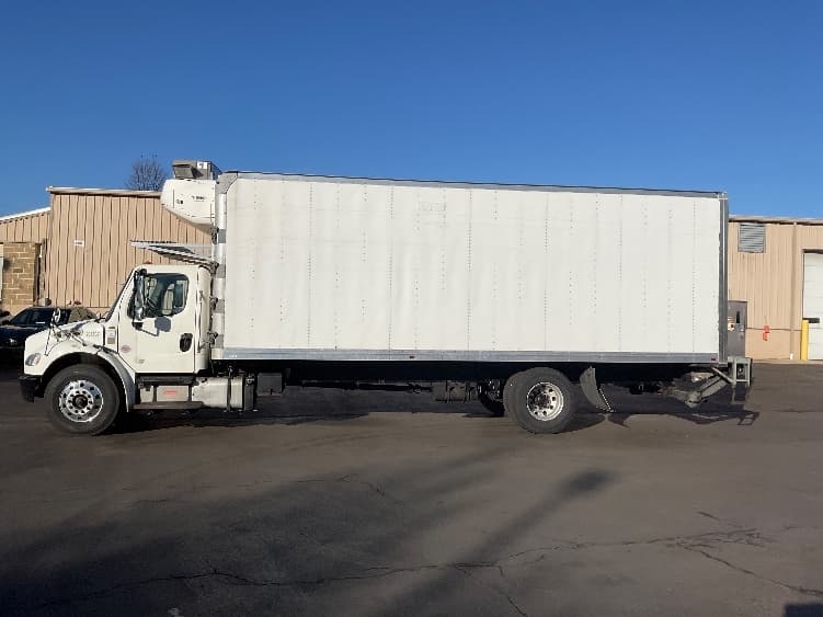 2019 Freightliner M2 106 — photo 4