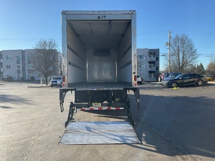 2019 Freightliner M2 106 — photo 9