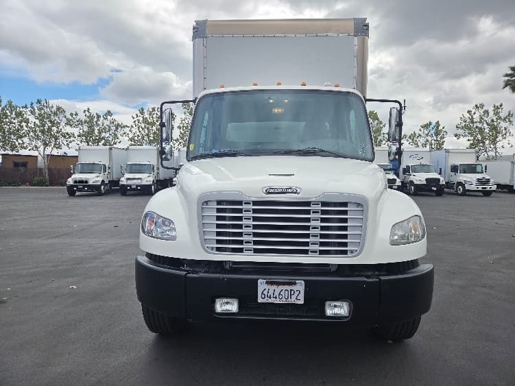 2019 Freightliner M2 106 — photo 2