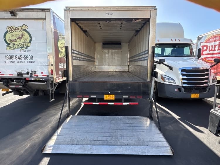 2019 Isuzu NQR — photo 9