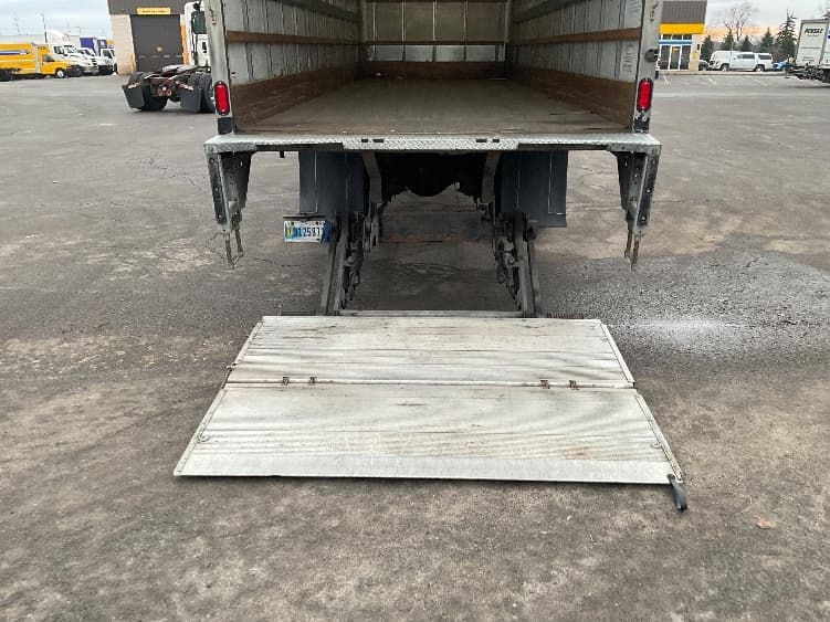 2019 Freightliner M2 106 — photo 9