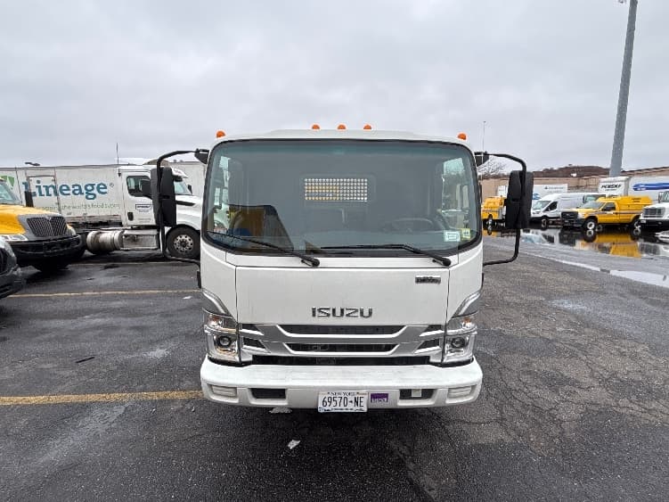 2023 Isuzu NPR — photo 2