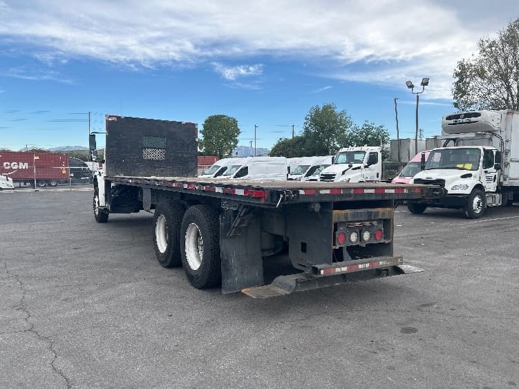 2019 Freightliner M2 106 — photo 6